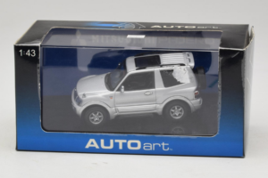 Mitsubishi Pajero SWB シルバー AUTOart 1:43 57113 メタル - 画像 4/4