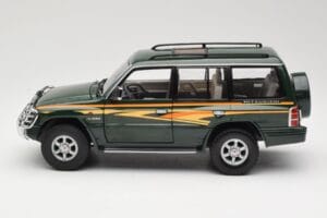 Mitsubishi Pajero V20 LWB グリーン Sun Star 1:18 1225 メタル - 画像 4/8