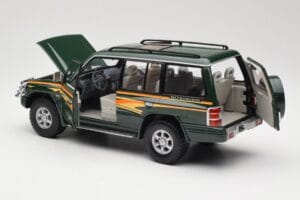 Mitsubishi Pajero V20 LWB グリーン Sun Star 1:18 1225 メタル - 画像 5/8