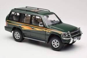 Mitsubishi Pajero V20 LWB グリーン Sun Star 1:18 1225 メタル - 画像 6/8