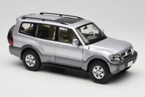 Mitsubishi Pajero V73 ブルー YC Model 1:18 241218040102010209 メタル - 画像 6/8