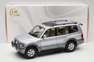 Mitsubishi Pajero V73 ブルー YC Model 1:18 241218040102010209 メタル - 画像 8/8