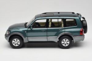Mitsubishi Pajero V73 グリーン YC Model 1:18 241218040101010215 メタル - 画像 4/8