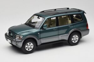 Mitsubishi Pajero V73 グリーン YC Model 1:18 241218040101010215 メタル