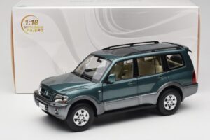 Mitsubishi Pajero V73 グリーン YC Model 1:18 241218040101010215 メタル - 画像 8/8