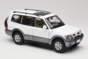 Mitsubishi Pajero V73 ホワイト YC Model 1:18 241218040103010206 メタル - 画像 6/8