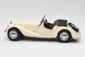 Morgan 4/4 Series II ホワイト Kyosho 1:18 08111W メタル - 画像 4/8