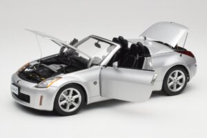 Nissan 350Z Z33 Roadster Diamond シルバー AUTOart 1:18 77371 メタル - 画像 2/8