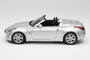Nissan 350Z Z33 Roadster Diamond シルバー AUTOart 1:18 77371 メタル - 画像 4/8