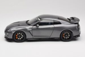 Nissan GT-R R35 Track Edition NISMO Gun Metallic MotorHelix 1:18 M83507 メタル - 画像 4/8