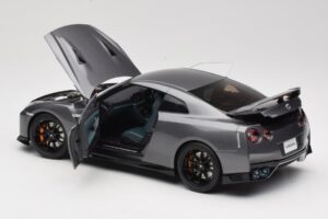 Nissan GT-R R35 Track Edition NISMO Gun Metallic MotorHelix 1:18 M83507 メタル - 画像 5/8