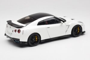 Nissan GT-R R35 Track Edition NISMO Pearl White MotorHelix 1:18 M83518 メタル - 画像 3/8