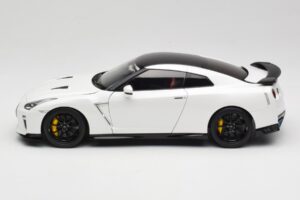 Nissan GT-R R35 Track Edition NISMO Pearl White MotorHelix 1:18 M83518 メタル - 画像 4/8