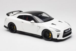 Nissan GT-R R35 Track Edition NISMO Pearl White MotorHelix 1:18 M83518 メタル - 画像 6/8