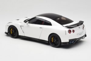 Nissan GT-R R35 Track Edition NISMO Pearl White MotorHelix 1:18 M83518 メタル - 画像 7/8