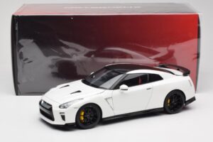 Nissan GT-R R35 Track Edition NISMO Pearl White MotorHelix 1:18 M83518 メタル - 画像 8/8