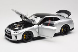 Nissan GT-R R35 Track Edition NISMO T-Spec Ultimate Metal Silver MotorHelix 1:18 M83517 メタル - 画像 2/8