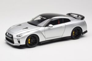 Nissan GT-R R35 Track Edition NISMO T-Spec Ultimate Metal Silver MotorHelix 1:18 M83517 メタル