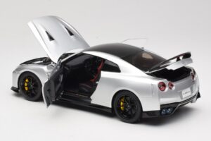 Nissan GT-R R35 Track Edition NISMO T-Spec Ultimate Metal Silver MotorHelix 1:18 M83517 メタル - 画像 5/8