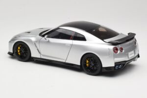 Nissan GT-R R35 Track Edition NISMO T-Spec Ultimate Metal Silver MotorHelix 1:18 M83517 メタル - 画像 7/8