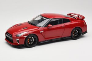 Nissan GT-R R35 Track Edition NISMO Vibrant Red MotorHelix 1:18 M83511 メタル