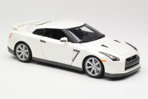 Nissan GT-R R35 ホワイト Bburago 1:18 18-12079 メタル - 画像 6/8