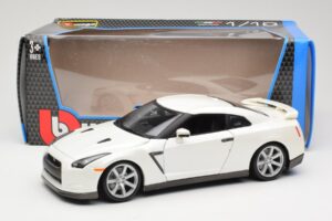Nissan GT-R R35 ホワイト Bburago 1:18 18-12079 メタル - 画像 8/8
