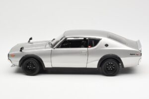 Nissan Skyline 2000 GT-R KPGC110 シルバー Kyosho 1:18 08255S メタル - 画像 4/8