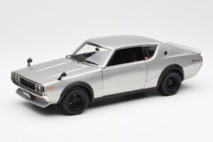 Nissan Skyline 2000 GT-R KPGC110 シルバー Kyosho 1:18 08255S メタル