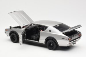 Nissan Skyline 2000 GT-R KPGC110 シルバー Kyosho 1:18 08255S メタル - 画像 5/8