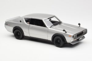 Nissan Skyline 2000 GT-R KPGC110 シルバー Kyosho 1:18 08255S メタル - 画像 6/8