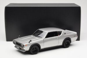 Nissan Skyline 2000 GT-R KPGC110 シルバー Kyosho 1:18 08255S メタル - 画像 8/8