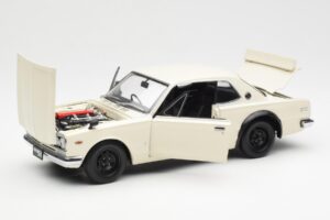 Nissan Skyline 2000 GT-R KPGC110 ホワイト Kyosho 1:18 08127W メタル - 画像 2/8