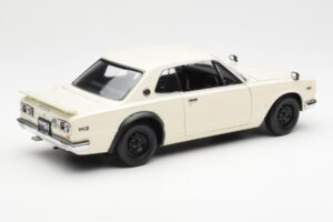 Nissan Skyline 2000 GT-R KPGC110 ホワイト Kyosho 1:18 08127W メタル - 画像 3/8