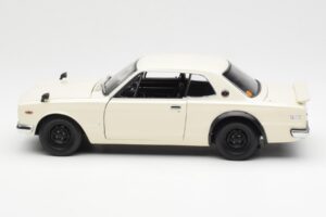 Nissan Skyline 2000 GT-R KPGC110 ホワイト Kyosho 1:18 08127W メタル - 画像 4/8