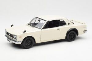 Nissan Skyline 2000 GT-R KPGC110 ホワイト Kyosho 1:18 08127W メタル