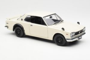 Nissan Skyline 2000 GT-R KPGC110 ホワイト Kyosho 1:18 08127W メタル - 画像 6/8