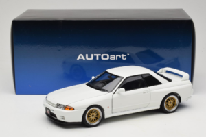 Nissan Skyline GT-R R32 V-Spec II Tuned Crystal White AUTOart 1:18 77416 メタル - 画像 8/8