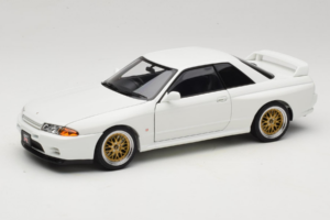 Nissan Skyline GT-R R32 V-Spec II Tuned Crystal White AUTOart 1:18 77416 メタル