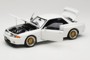 Nissan Skyline GT-R R32 V-Spec II Tuned Crystal White AUTOart 1:18 77416 メタル - 画像 2/8