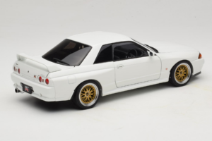 Nissan Skyline GT-R R32 V-Spec II Tuned Crystal White AUTOart 1:18 77416 メタル - 画像 3/8