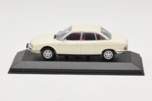 NSU Ro80 ホワイト Minichamps 1:43 NUS001 メタル
