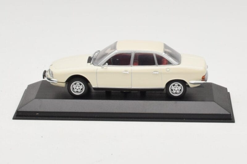 NSU Ro80 ホワイト Minichamps 1:43 NUS001 メタル