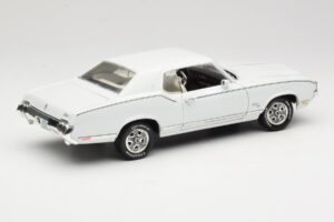 Oldsmobile Cutlass SX ホワイト ERTL 1:18 33775 メタル - 画像 3/8