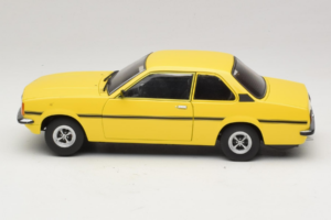 Opel Ascona B SR イエロー フロント擦り傷あり Sun Star 1:18 5384 メタル - 画像 5/9