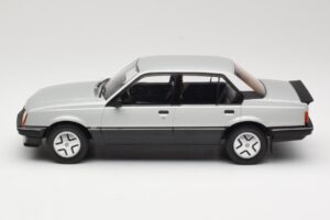 Opel Ascona C SR シルバー MCG 1:18 MCG18460 メタル - 画像 3/6