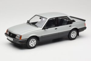 Opel Ascona C SR シルバー MCG 1:18 MCG18460 メタル