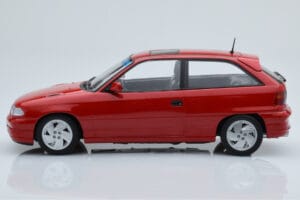Opel Astra F GSi レッド Norev 1:18 183672 メタル - 画像 3/6