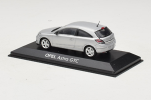 Opel Astra H GTC シルバー Minichamps 1:43 ASTRA003 メタル - 画像 3/4