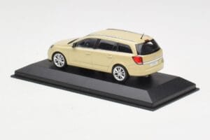 Opel Astra H エステート イエロー Minichamps 1:43 1799098 メタル - 画像 3/4